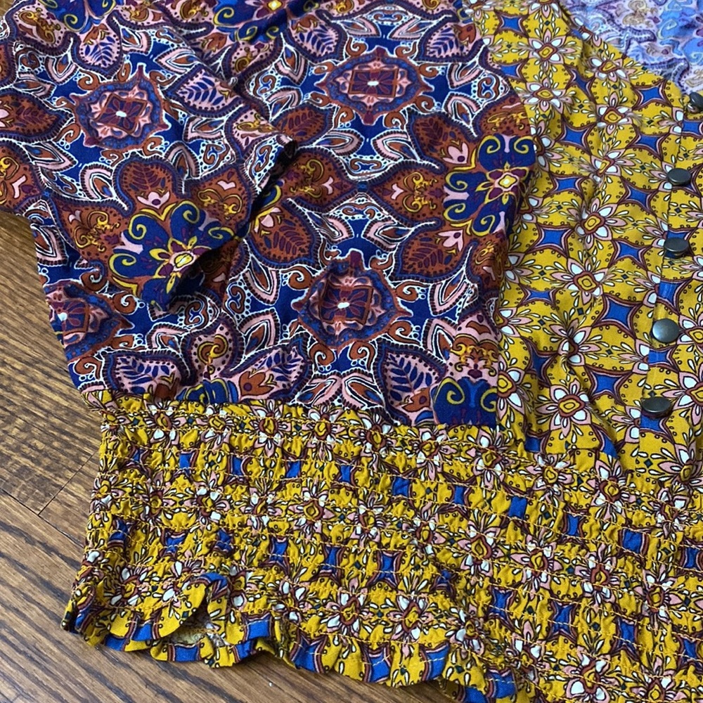 Patterned Crop Top - Picture 3 of 3